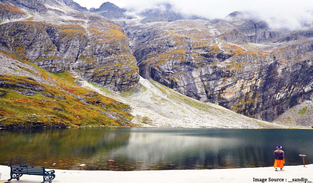 从德里乘公交车到hemkund sahib gurudwara